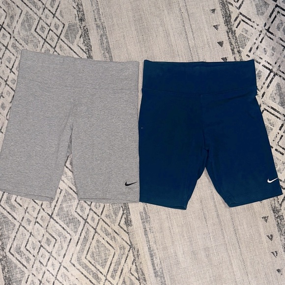 Nike Sportswear Classic
Women's High-Waisted 8" Biker Shorts - Picture 1 of 8